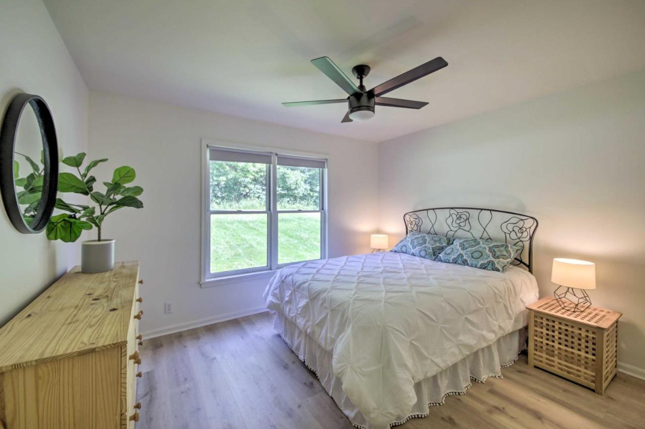 Modern Eckerty Home With Deck On Patoka Lake! Taswell エクステリア 写真